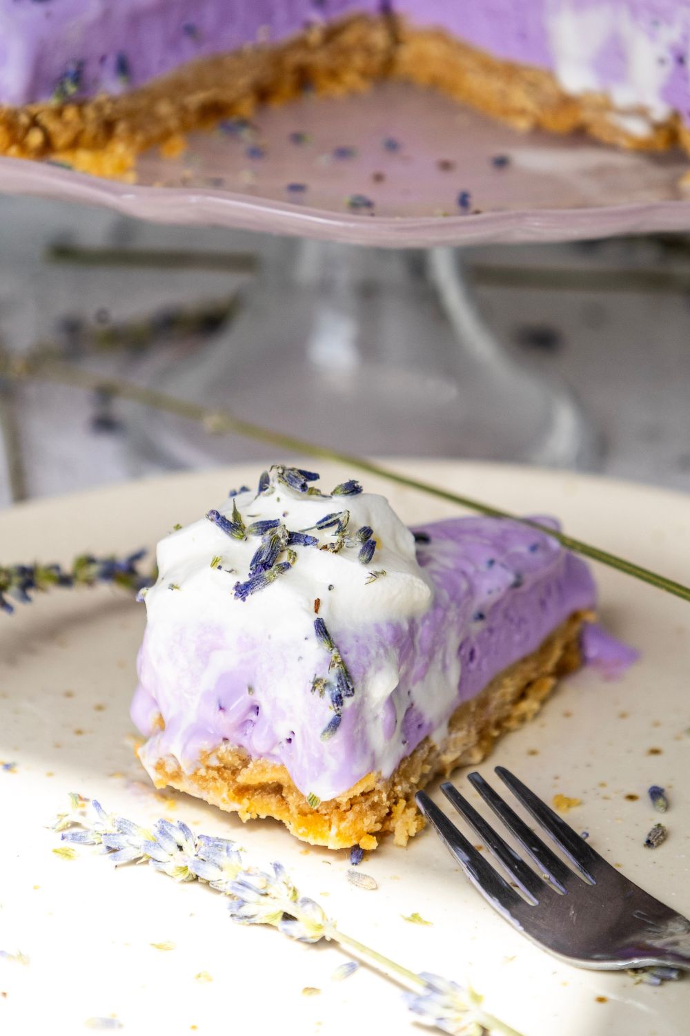 Creamy No-Bake Lavender Cheesecake with a Floral Twist