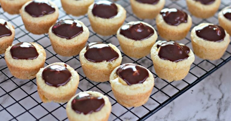 Boston Cream Pie cookie cups displayed on tray