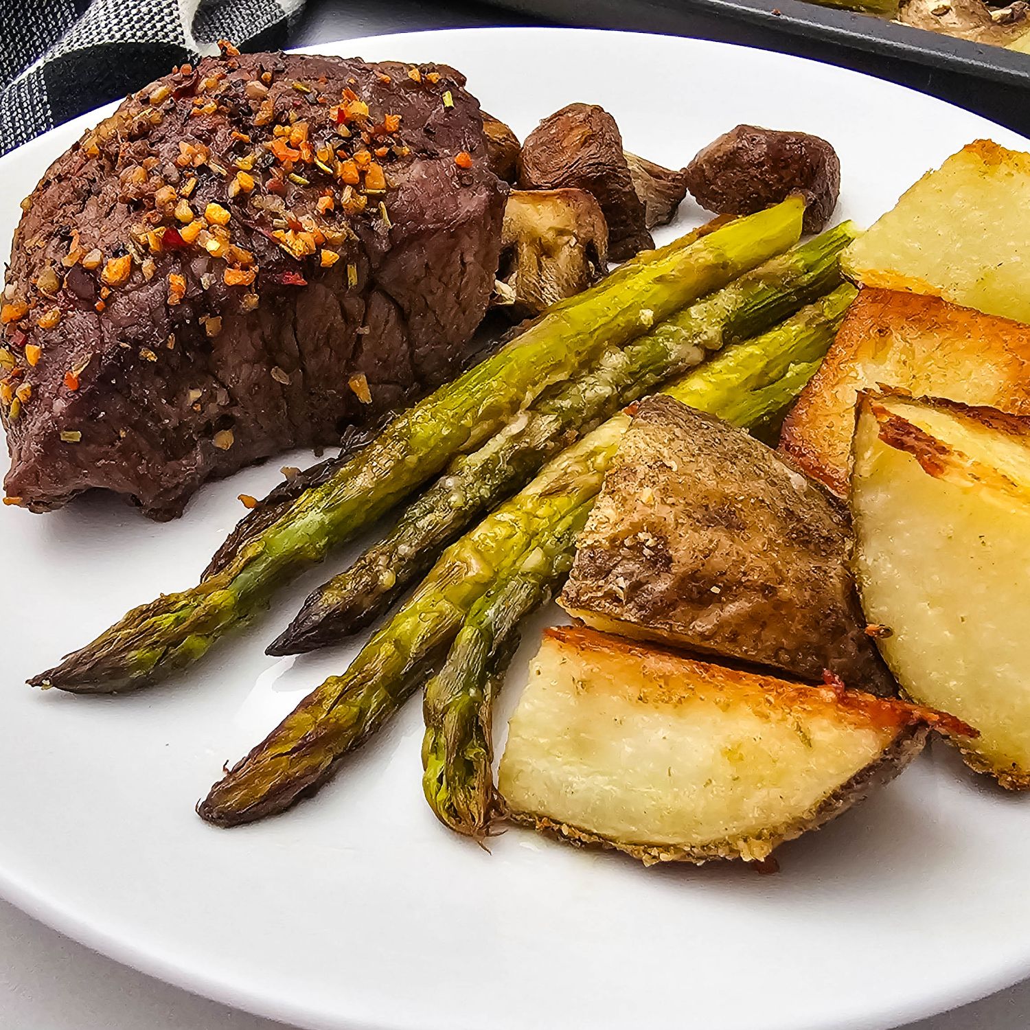 Sheet Pan Steak and Vegetables Dinner (Sirloin, Potatoes, Asparagus, Mushrooms)