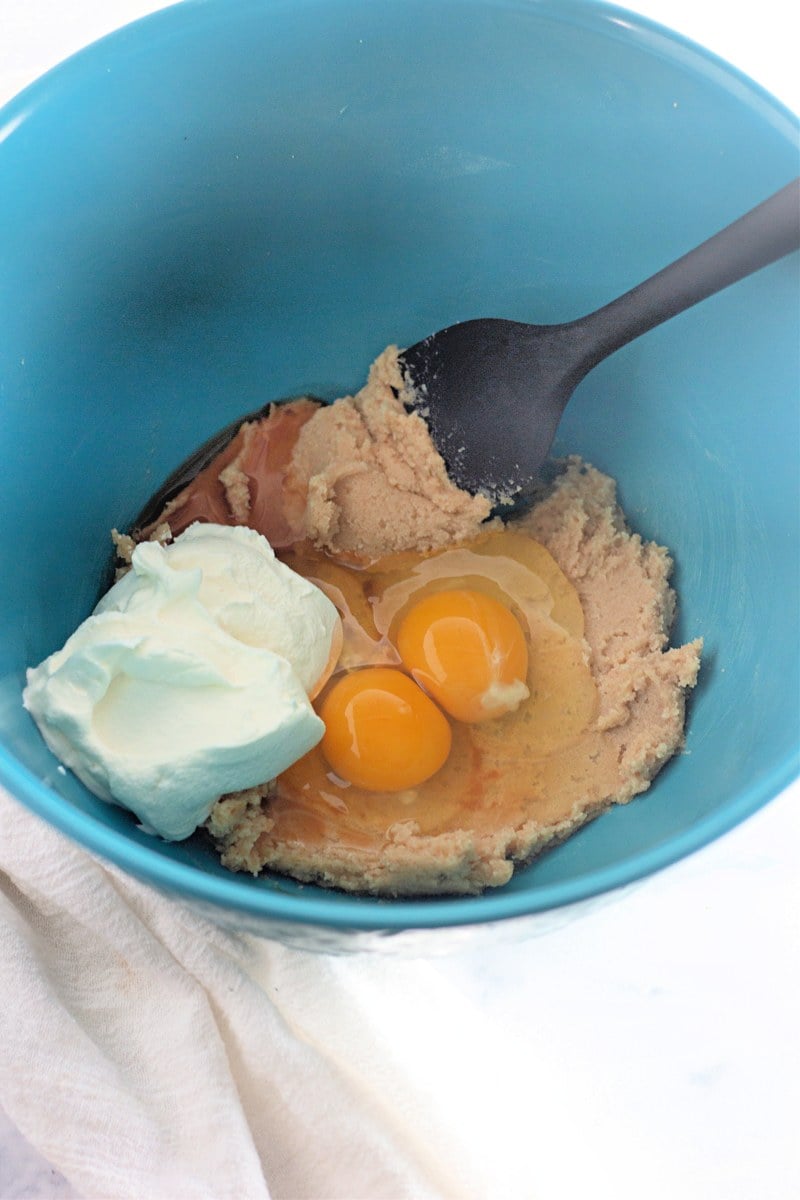 Apple cinnamon muffins adding sour cream