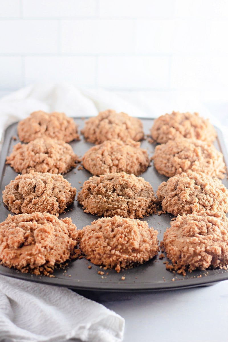 Apple cinnamon muffins cooling