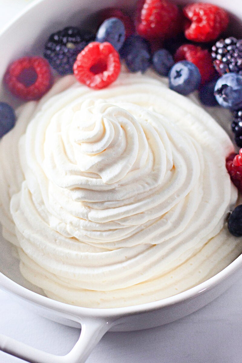 Stabilized whipped cream that holds its shape on a dessert