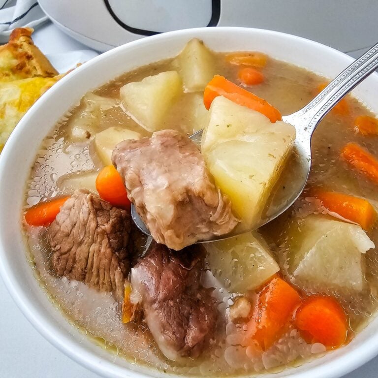 Crockpot Beef Stew With Potatoes and Carrots